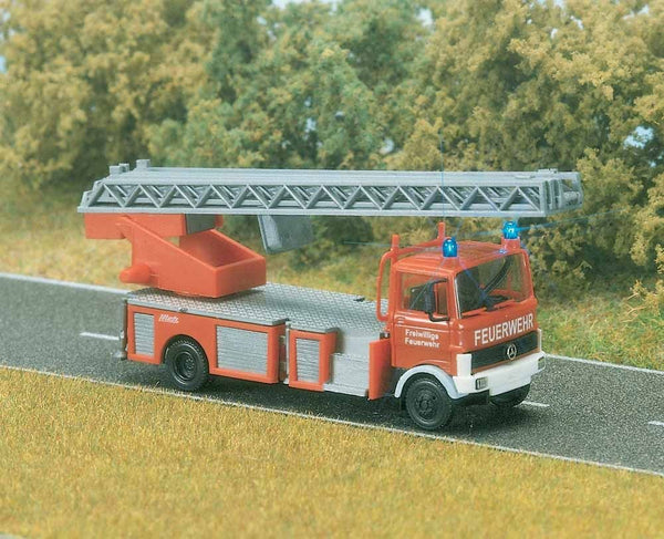 HO Fire Engine with Alternating Lights