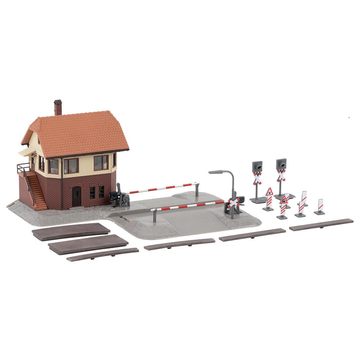 HO Level crossing with signal tower_1