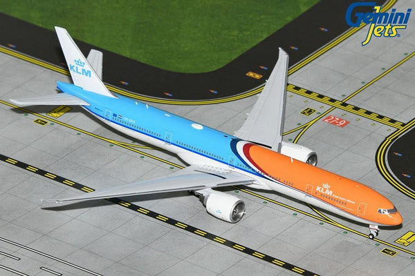 1/400 KLM B777-300ER PH-BVA flaps down