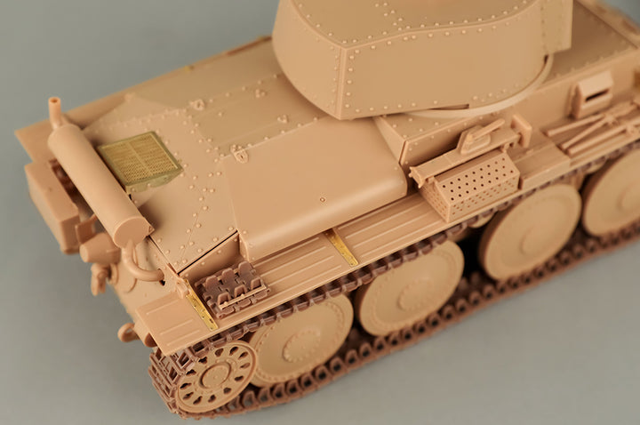 1/16 Pzkpfw 38(T) Ausf.E/F Plastic Model Kit_11