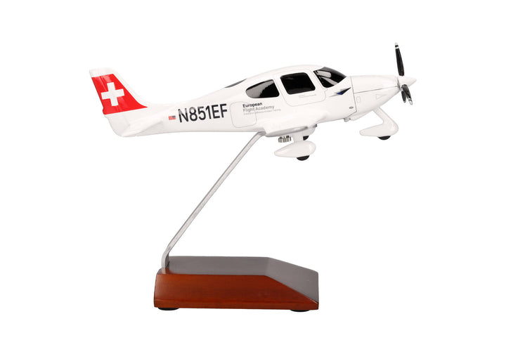 1/40 European Flight Academy Cirrus SR20 - Swiss International Air Lines_5