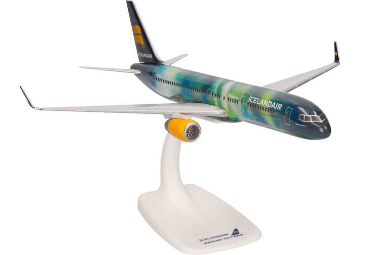 1/200 SNAP Icelandair Boeing 757-200_3