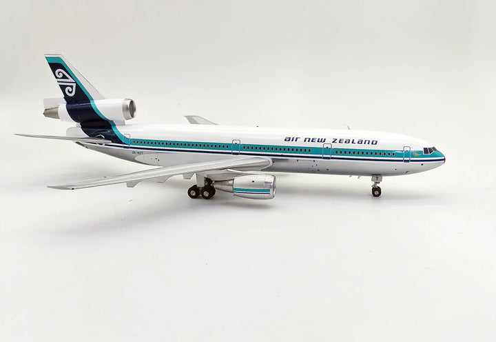 1/200 Air New Zealand Dc-1030 Zk-Nzt_2