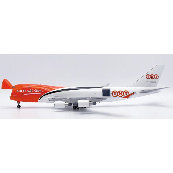 1/200 TNT Express Boeing 747-400F "Interactive Series" Reg: OO-THA with Stand