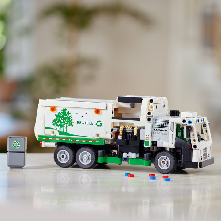 Mack LR Electric Garbage Truck_11