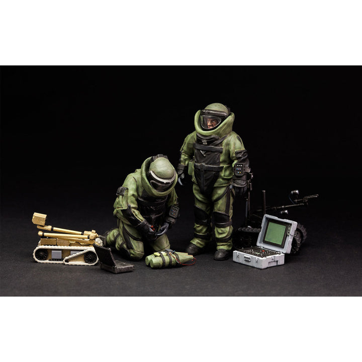 1/35 U.S. Explosive Ordnance Disposal Specialists & Robots_4