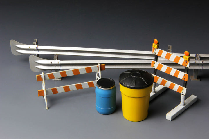 1/35 Barricades & Highway Guardrail_1