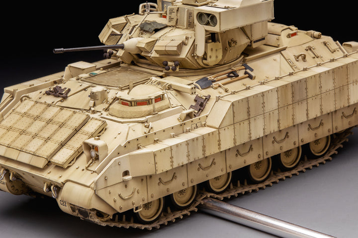 1/35 U.S. Cavalry Fighting Vehicle M3A3 Bradley with BUSK III_9