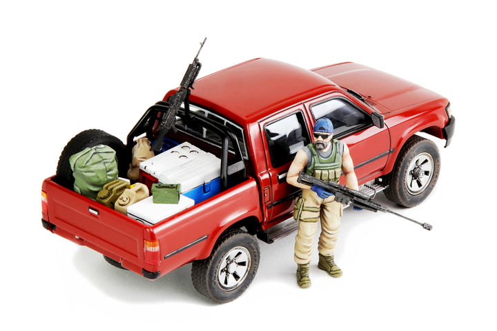 1/35 Pick Up with Equipment Plastic Model Kit_2