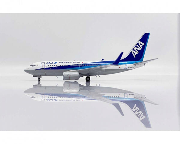 1/200 ANA B737-700 JA02AN (with Aviation Tag)