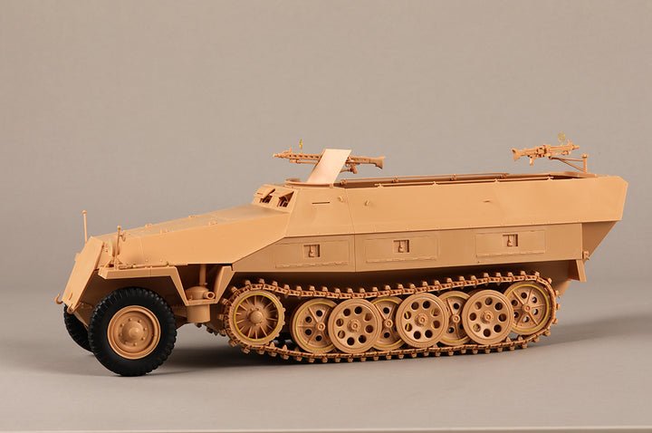 1/16 Sd.Kfz 251D Plastic Model Kit_8