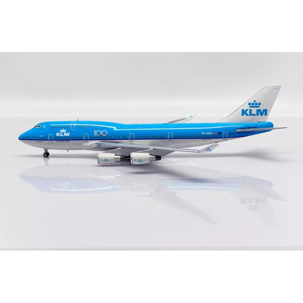 1/200 KLM Royal Dutch Airlines Boeing 747-400 100 Reg: PH-BFG with Stand + Limited Ed. Aviation Tag