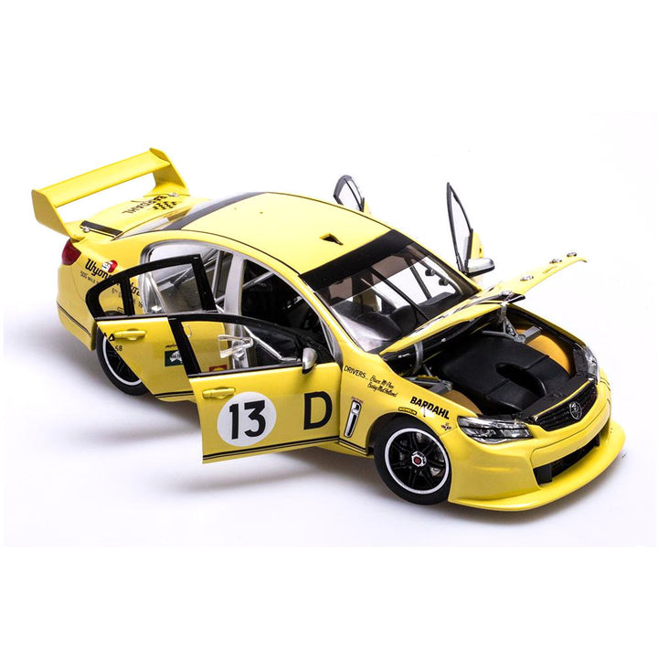 Biante - 1/18 Holden VF Commodore Supercar