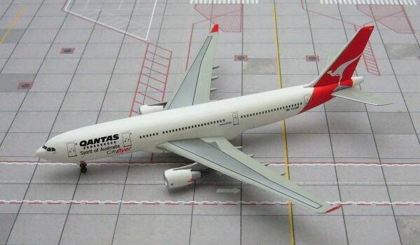 Dragon - 1/400 QANTAS A300-200  VH-EBB