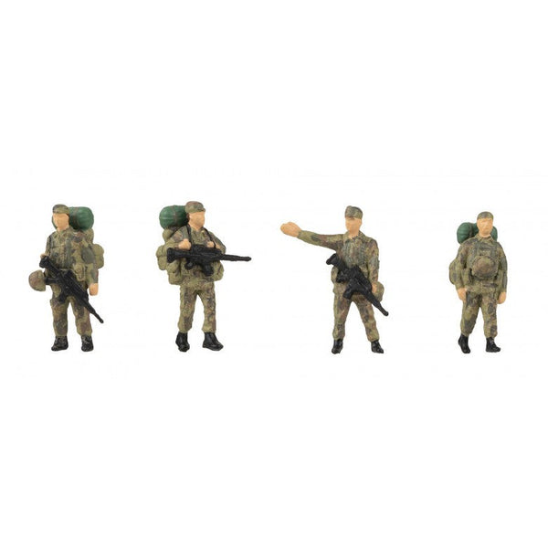 HO Soldiers with Luggage (4)