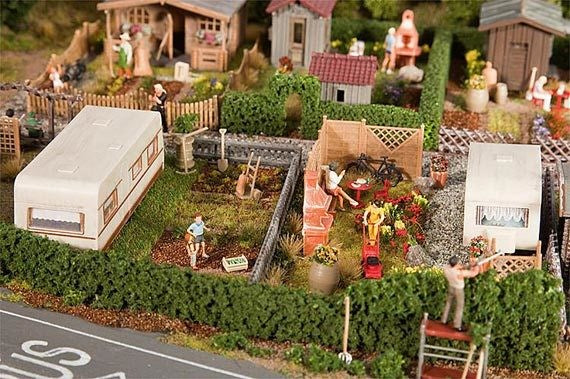 HO 2 Allotments with Caravan