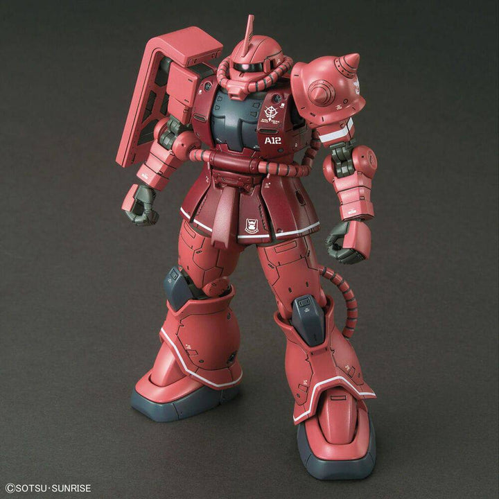 Bandai - HG 1/144 MS-06S ZAKU  II PRINCIPALITY OF ZEON CHAR AZNABLE?S MOBILE SUIT Red Comet Ver.