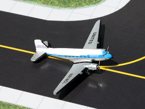 1/400 United DC3 (N814CL)