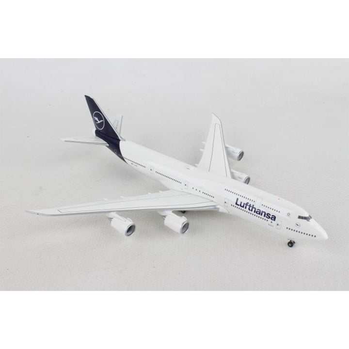 Herpa - 1/500 Lufthansa  New Colors B747-8 Inter