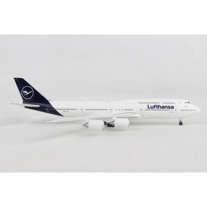 Herpa - 1/500 Lufthansa  New Colors B747-8 Inter