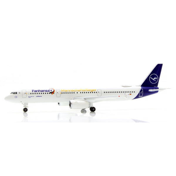 Herpa - 1/500 Lufthansa "Mannschaftsflieger"