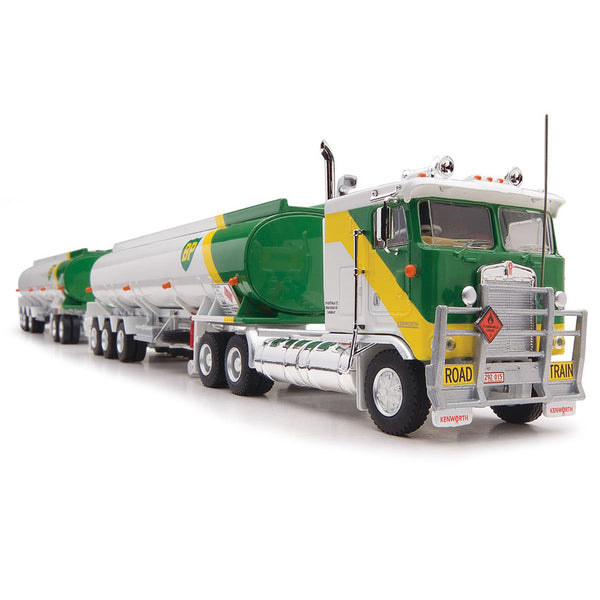 Highway Replicas - 1/64 Tanker Road Train - BP Features