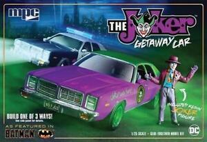 MPC - MPC 890 1/25 Batman The Joker Getaway Car Dodge Monaco w/Joker Figure Plastic Model Kit