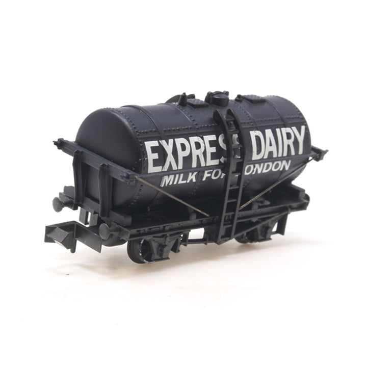 Peco - N Tank Wagon "Express Dairies"