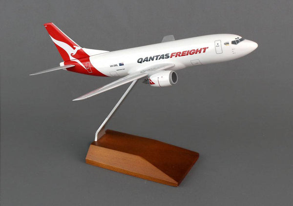 Skymarks - 1/130 B737-300F Qantas Freight with sticker