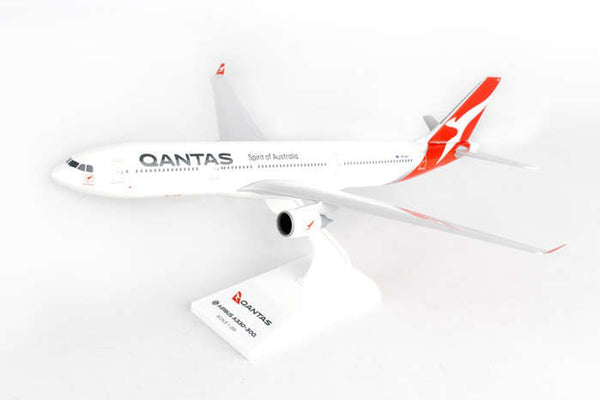 1/200 A330300 Qantas New Livery w/wd st