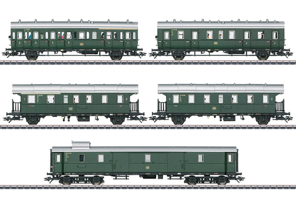 HO Passenger Car Set for the Class E 44.5